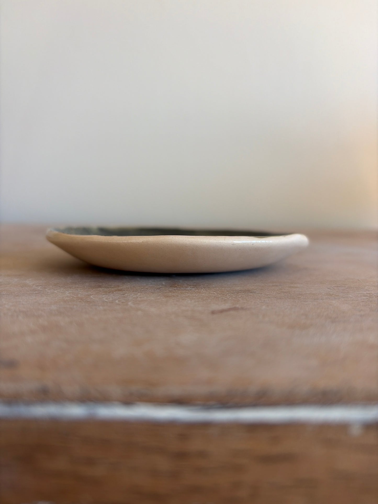 Petite assiette en céramique