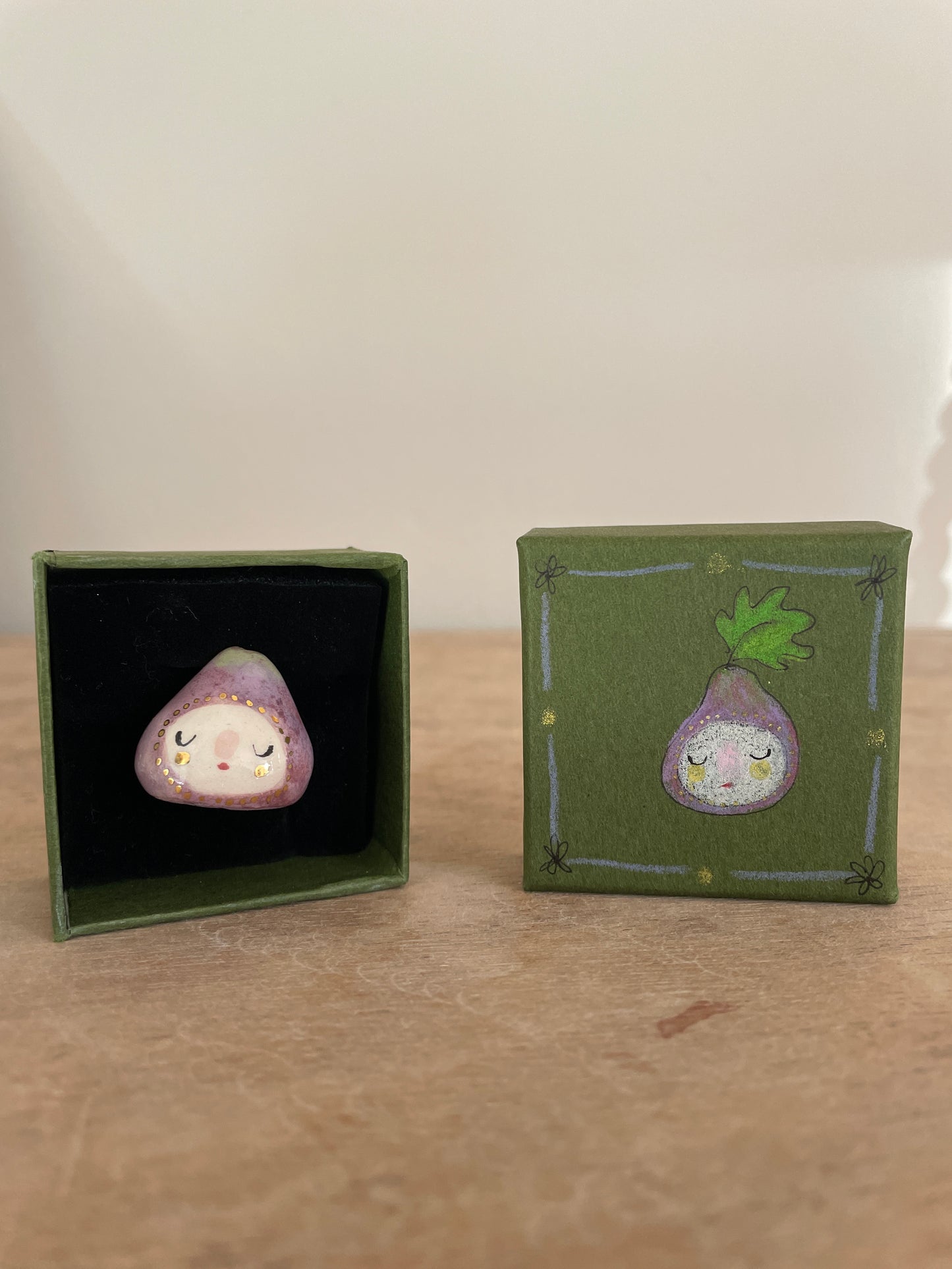 Mini figue faïence et or