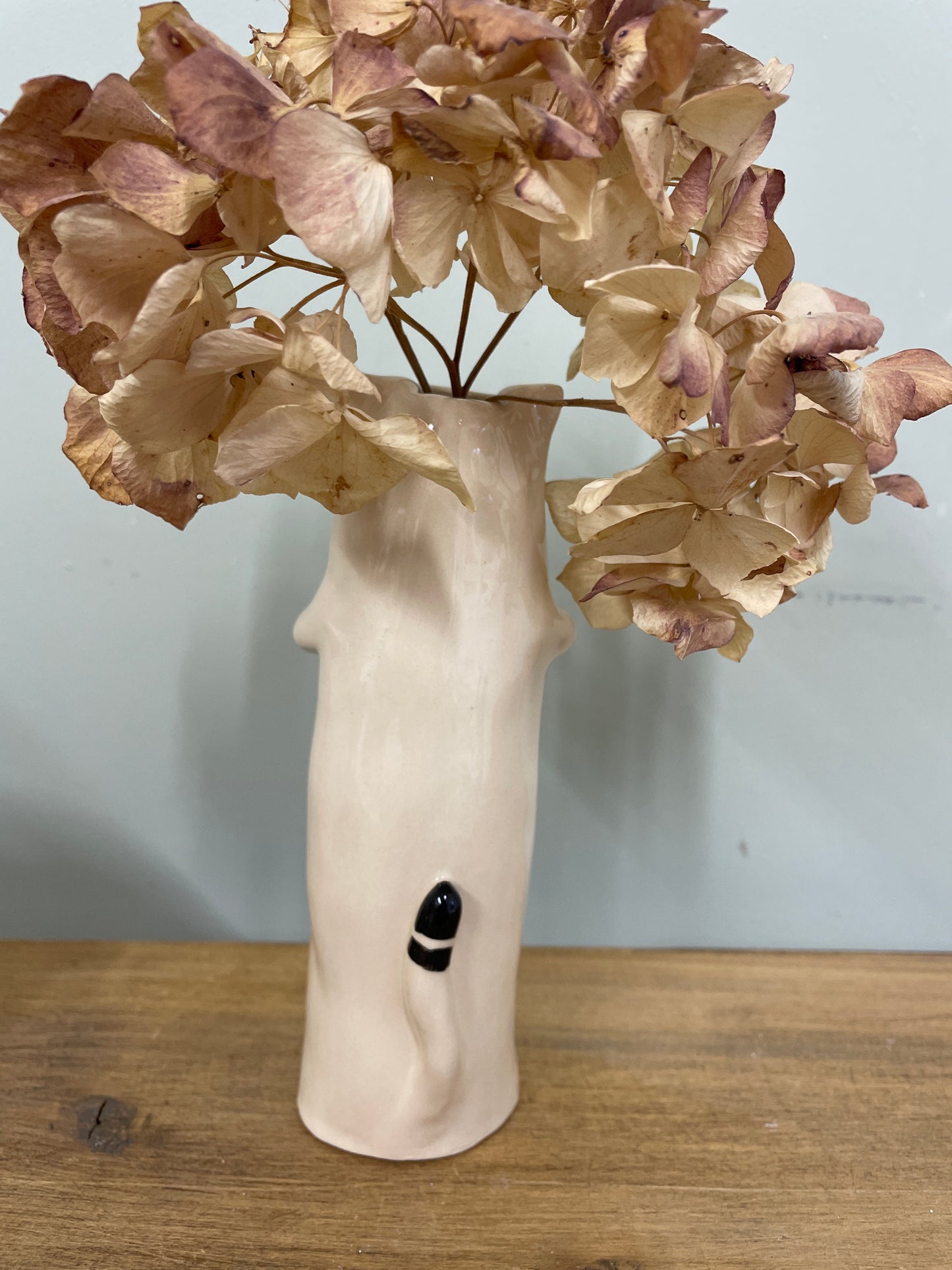 Soliflore chat au bouquet bleu en céramique vase émaillé