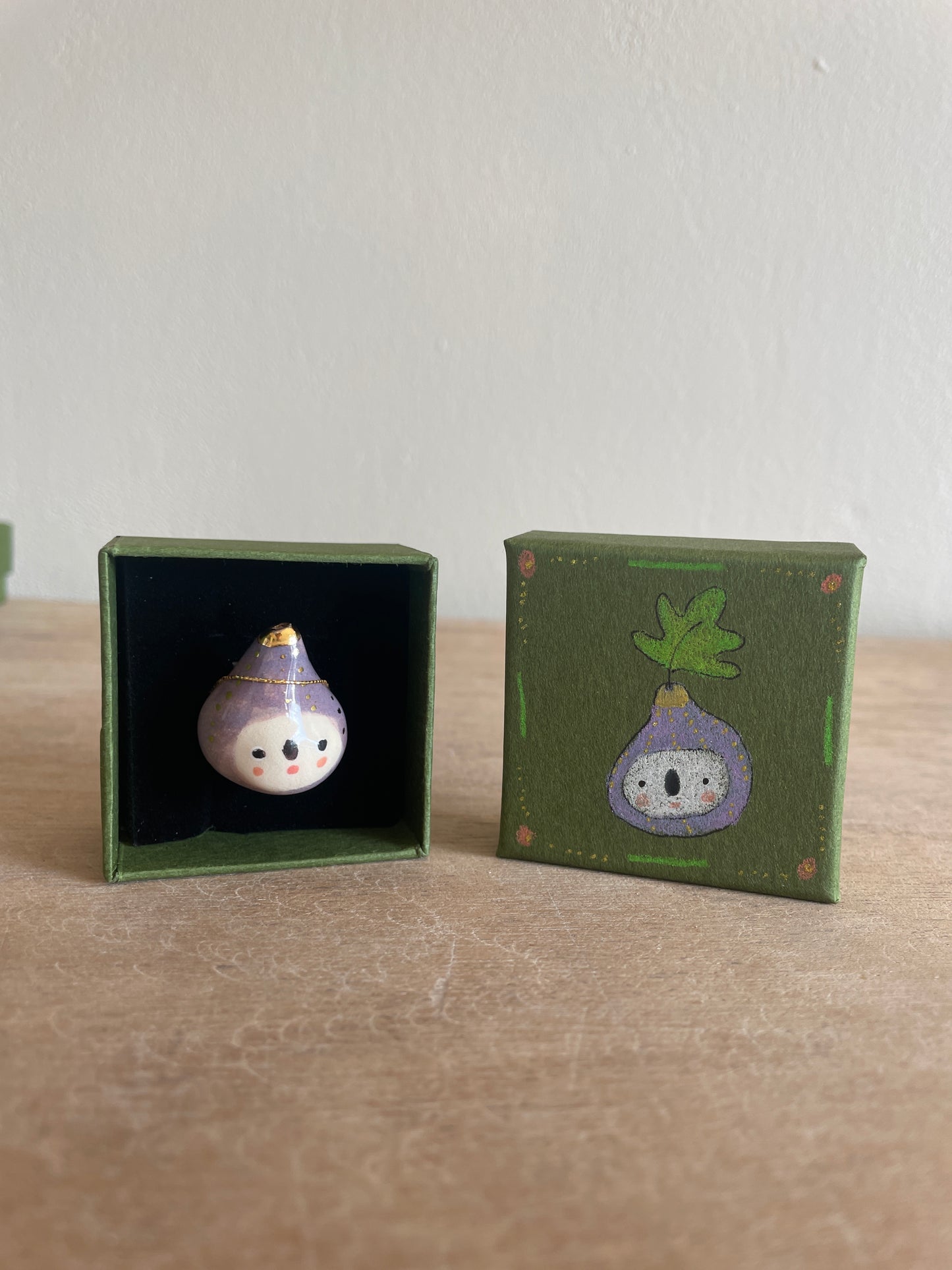 Mini figue faïence et or