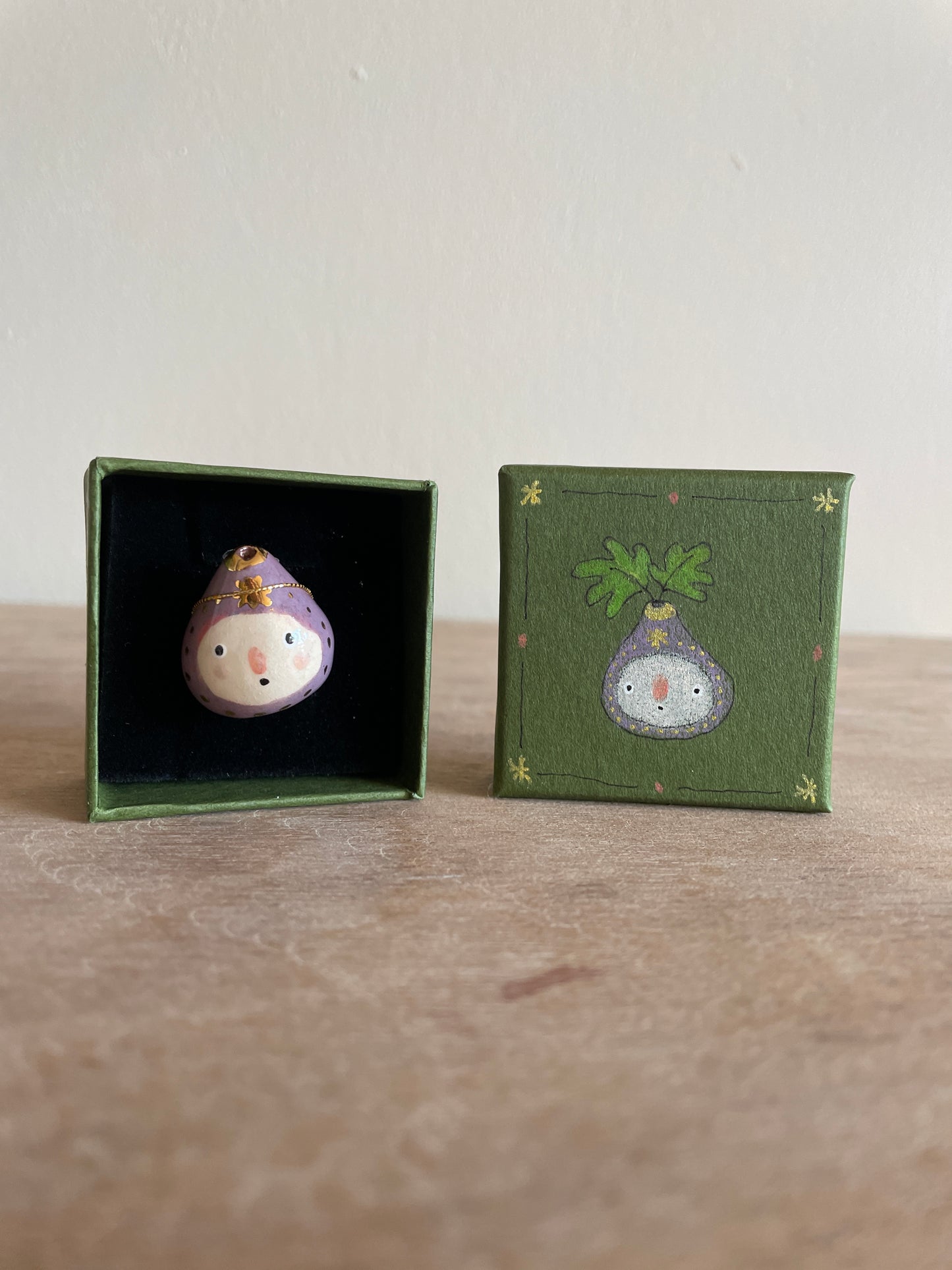 Mini figue faïence et or