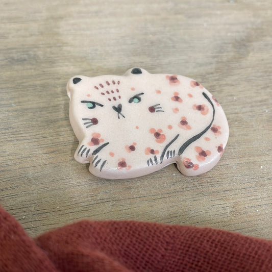 Broche léopard en céramique émaillée