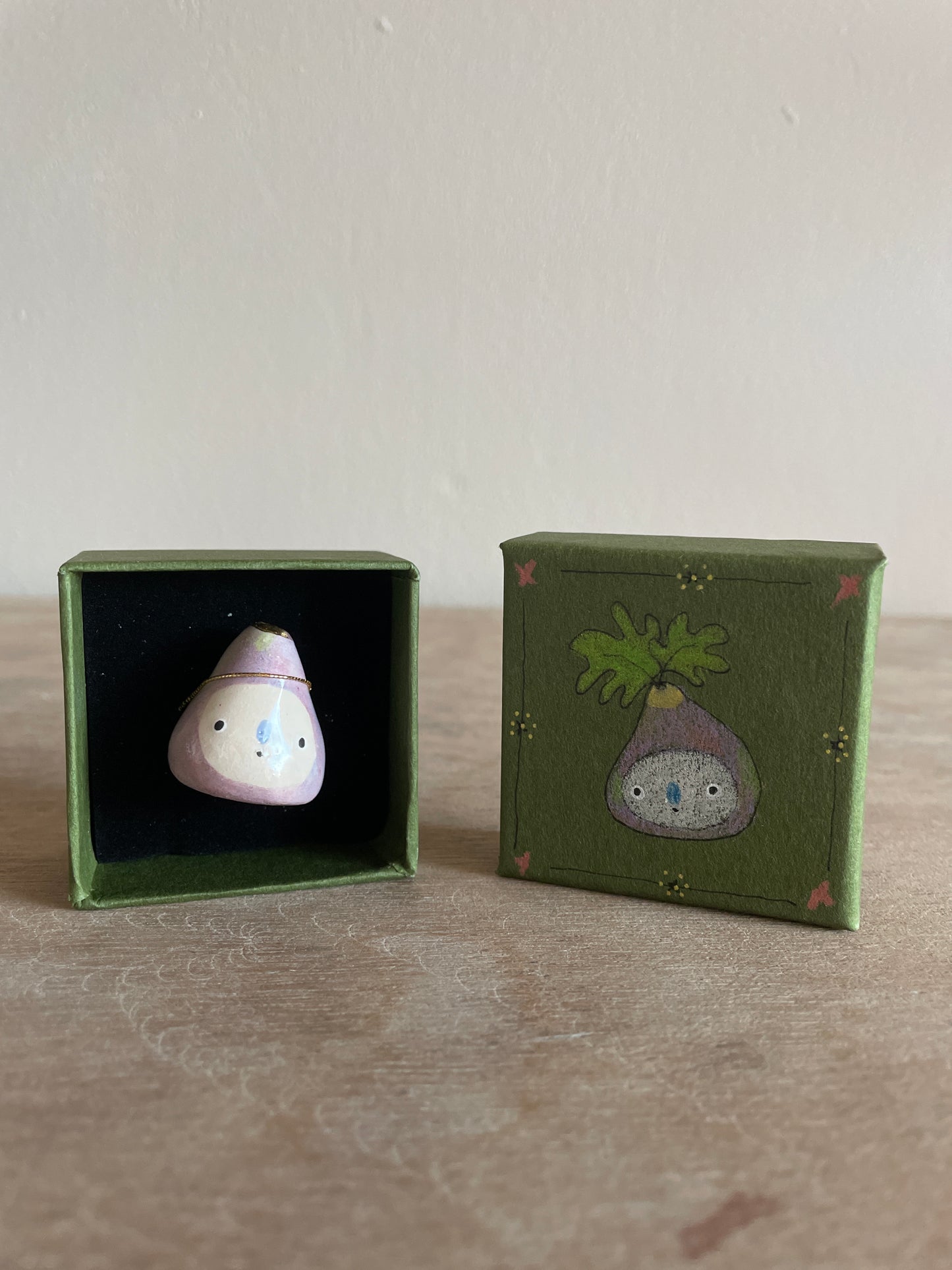 Mini figue faïence et or