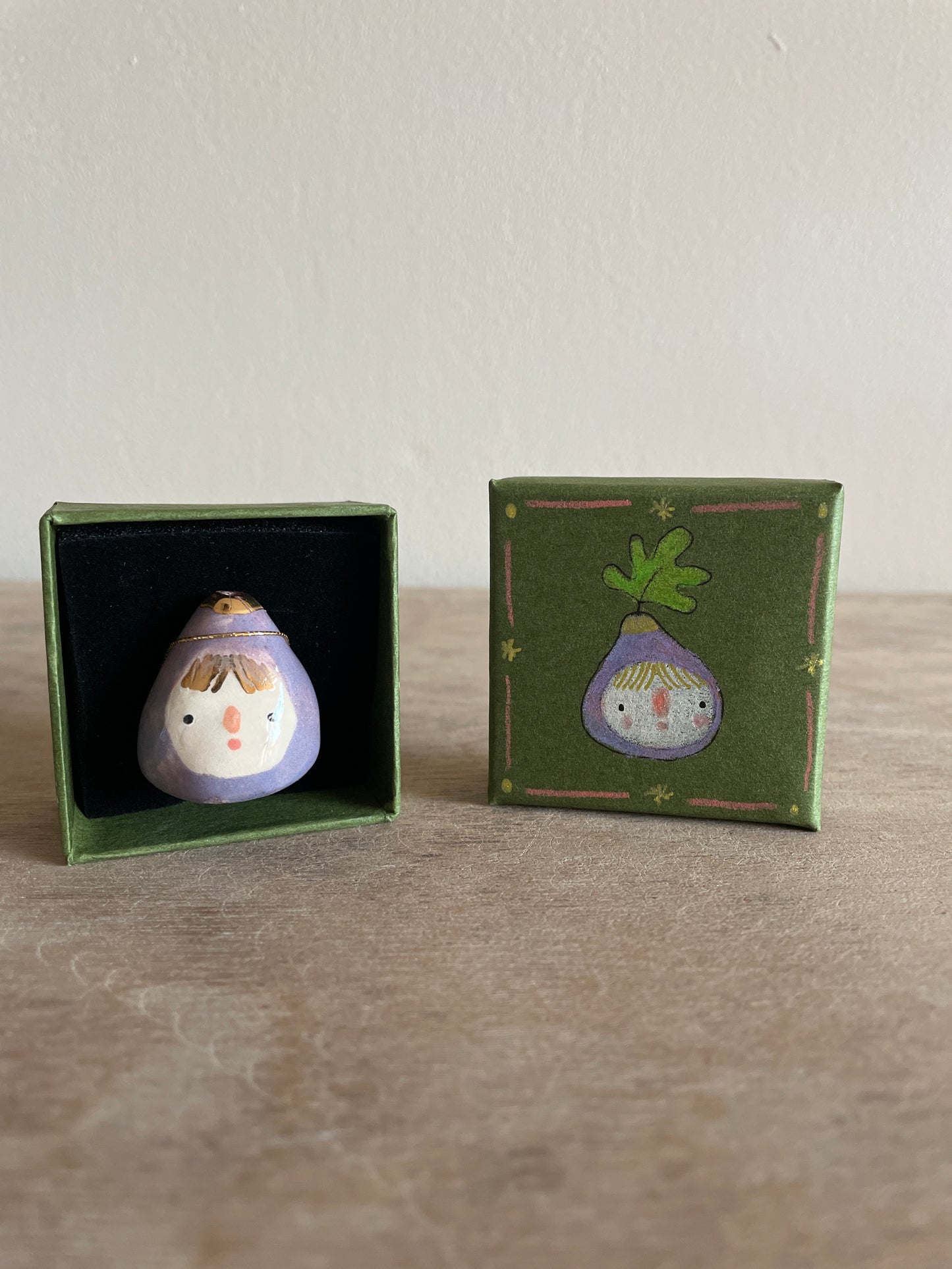 Mini figue faïence et or