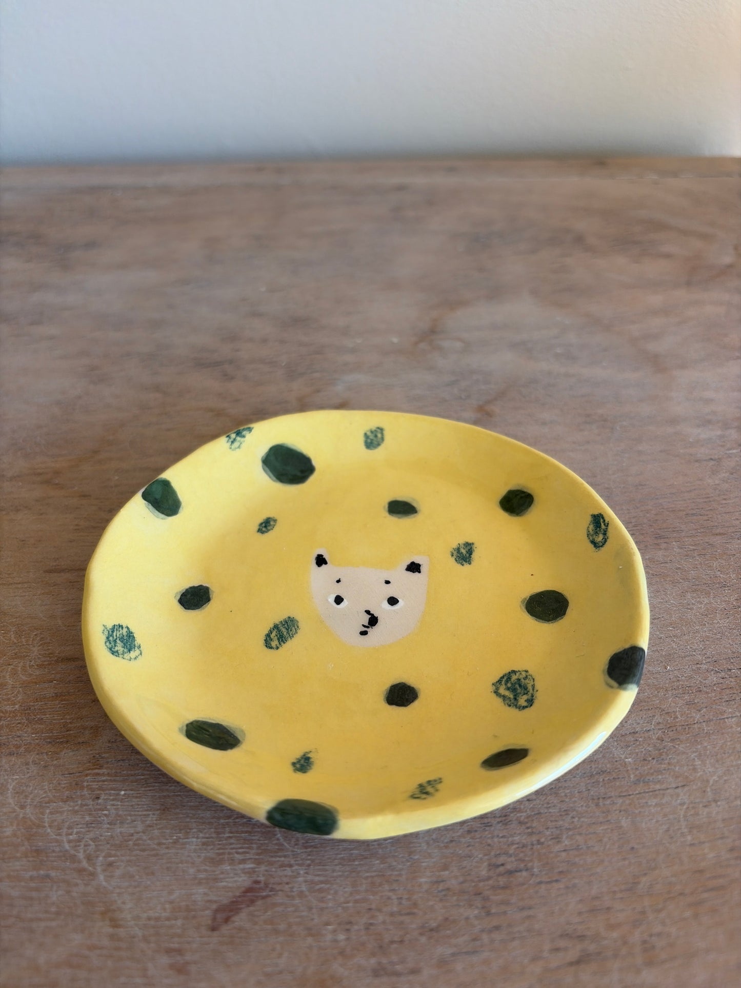 Petite assiette en céramique